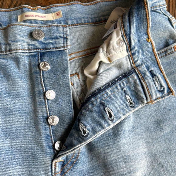 Levi's Women's Wedgie Straight Jeans - NWOT - Picture 5 of 7